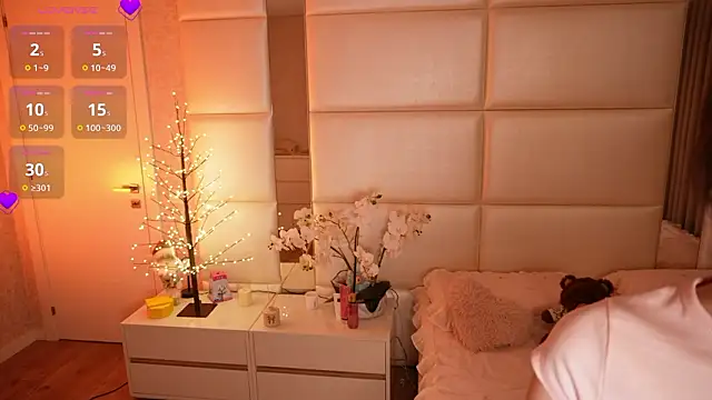 Lilly Colins online show from February 26, 7:24 pm