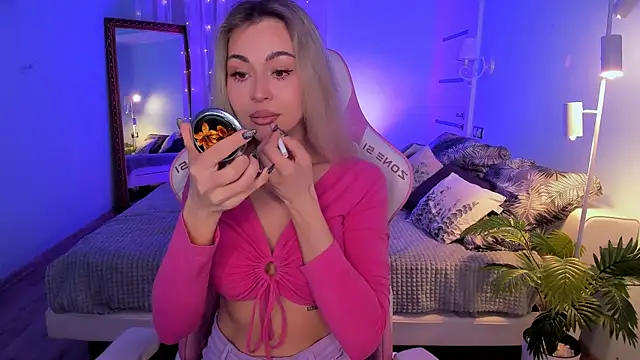 AdeleRoberts online show from April 16, 1:50 am