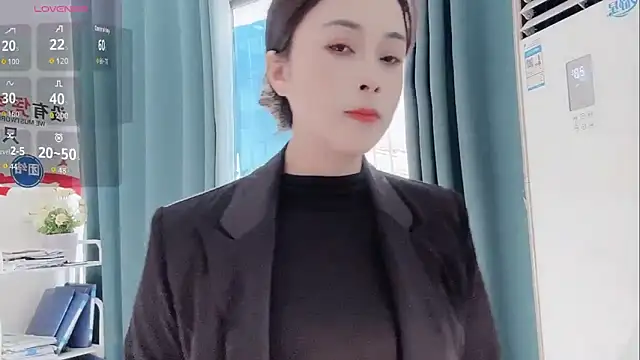 Qwi-V1 online show from December 5, 7:41 am