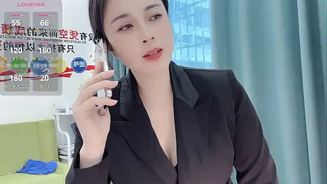 Qwi-V1 online show from November 18, 7:09 am