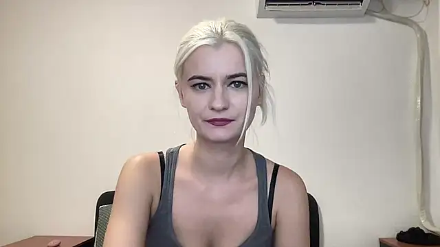 Snapshot of Onika_Love chatting on October 9, 8:24 pm Onika Love online show from October 9, 8:24 pm