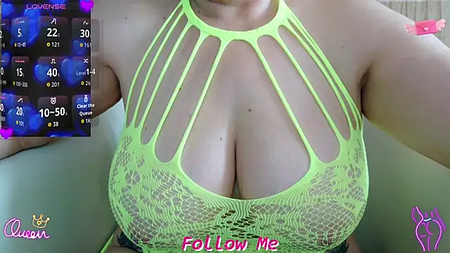 QueenYsuRey online show from March 28, 7:35 pm