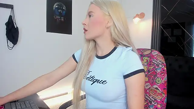 miacarperr1 online show from February 2, 9:03 pm