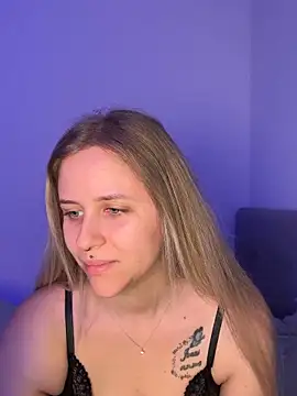 lunawolf21 online show from February 10, 7:22 am