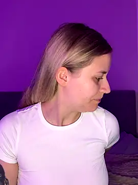 lunawolf21 online show from December 16, 7:36 am