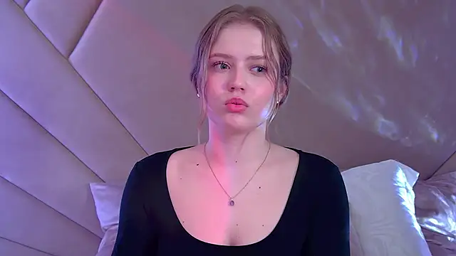 SelinSwarovski online show from November 22, 9:28 pm