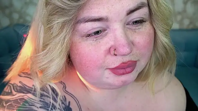 ZaraReignn online show from April 2, 9:01 pm