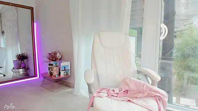 Snapshot of missdiamond_ chatting on September 13, 8:33 am missdiamond online show from September 13, 8:33 am