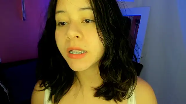 Snapshot of agnes_213 chatting on October 3, 4:23 pm agnes 213 online show from October 3, 4:23 pm