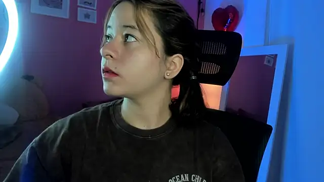 agnes 213 online show from February 11, 12:28 pm