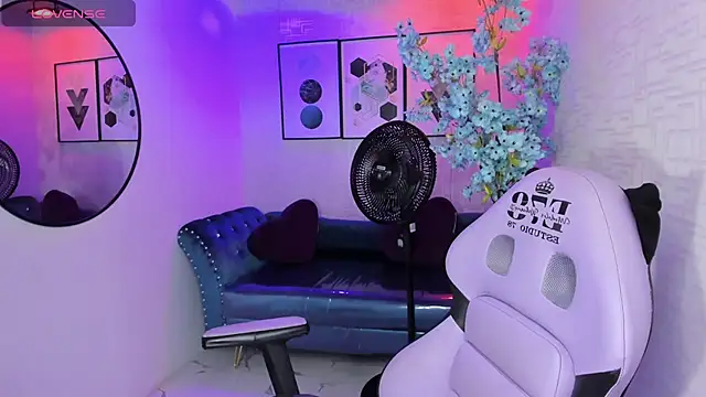 Theia moon online show from December 17, 1:48 pm