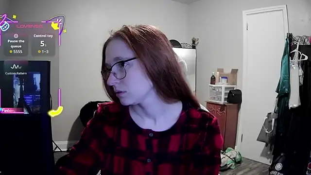 LilyFoxxx online show from October 8, 3:22 am