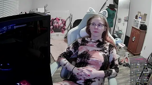 LilyFoxxx online show from December 19, 6:16 am