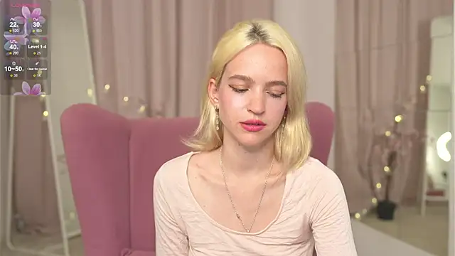 Snapshot of lolly_pie chatting on October 7, 3:38 pm lolly pie online show from October 7, 3:38 pm