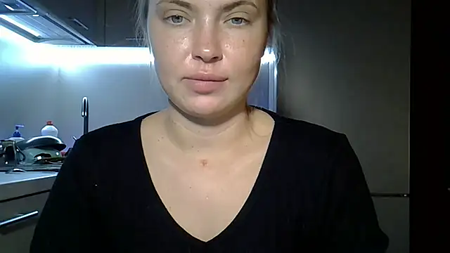 Lucky Anna online show from November 19, 9:04 pm