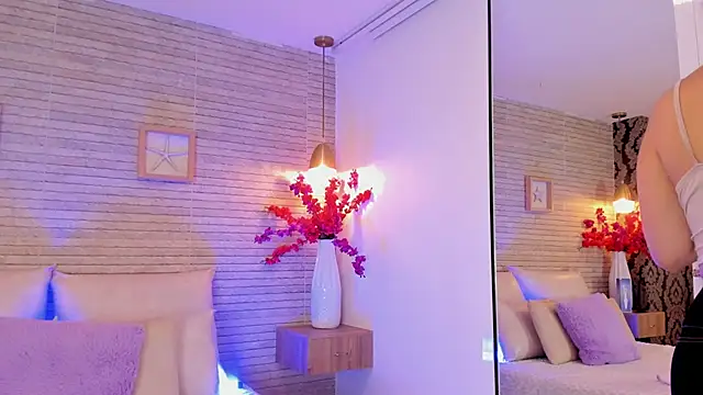 Catalinna Thompson online show from October 19, 11:45 am