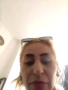 ariana crazzy online show from April 1, 1:41 pm