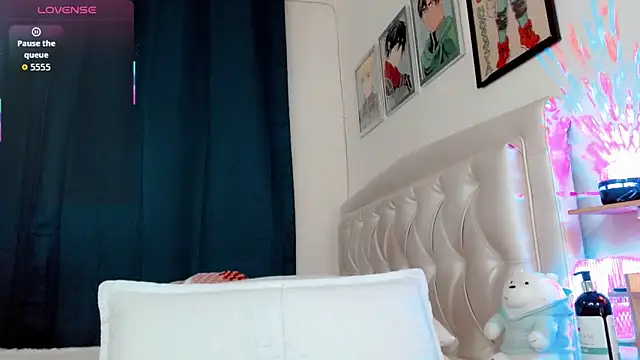 lunalovedoll  online show from April 6, 7:59 pm