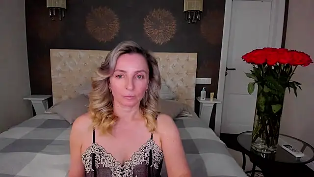 Snapshot of AllisonWilliams chatting on September 15, 5:31 pm AllisonWilliams online show from September 15, 5:31 pm