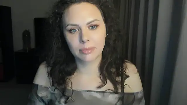 MollyCheiz online show from June 28, 11:00 pm