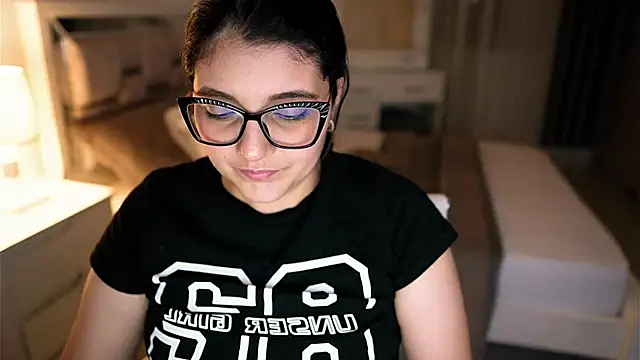 Snapshot of Camilaa_bueno chatting on October 20, 3:09 am Camilaa bueno online show from October 20, 3:09 am