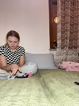 Snapshot of ella_grays chatting on October 15, 8:11 pm ella grays online show from October 15, 8:11 pm