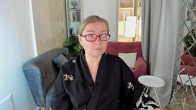 AlexandraKind online show from October 6, 8:35 pm