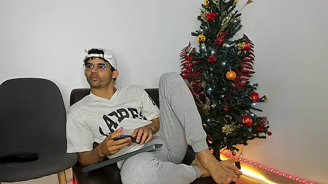 andrewChris  online show from November 27, 2:36 am