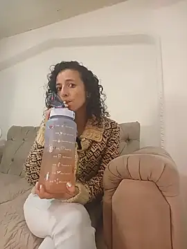 AriannaRussell  online show from May 15, 1:03 pm