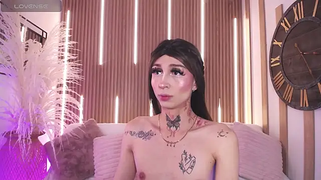 Aniie Doll online show from December 14, 8:25 pm