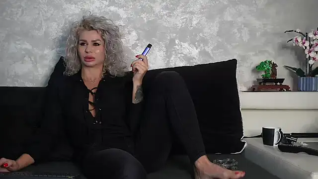 SquirtyFit Devil online show from November 20, 9:32 am