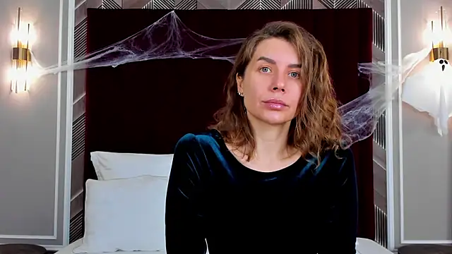 VikkiStorm online show from October 26, 3:24 am