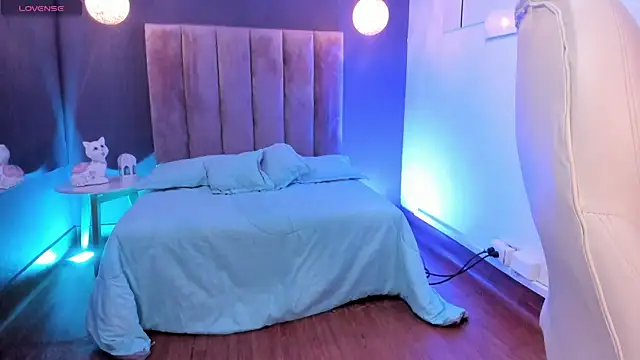 cami rouxxx  online show from October 8, 11:20 pm