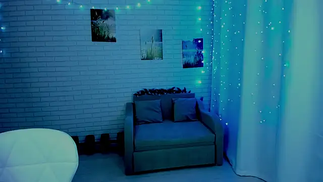 Lisa Ray online show from January 8, 5:33 am