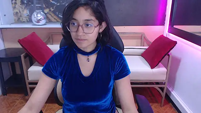 Lili Gomez  online show from September 10, 2:17 pm