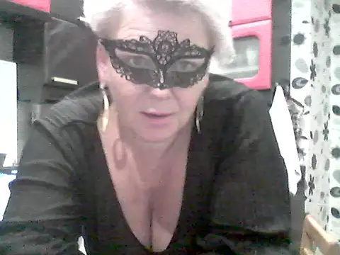 Lisa Suzie online show from March 13, 5:25 pm