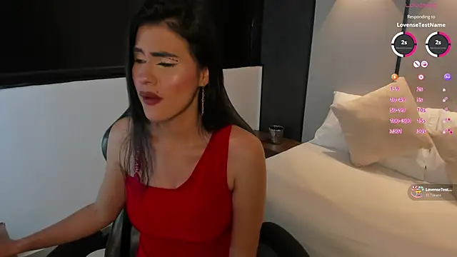 stephanya  online show from October 24, 8:05 pm