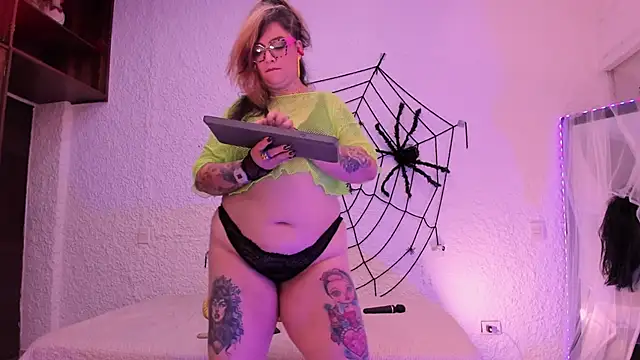 poisson ivy online show from October 18, 10:33 pm