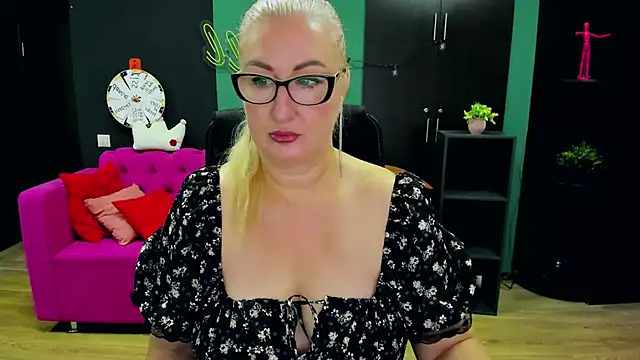 ChristyBrooks online show from November 26, 5:19 am