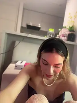 NicoleCut online show from April 10, 10:10 am