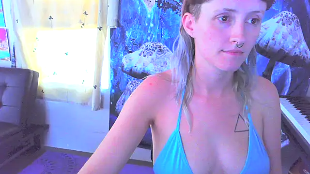 Snapshot of _hellostormy_ chatting on October 8, 3:27 pm hellostormy online show from October 8, 3:27 pm