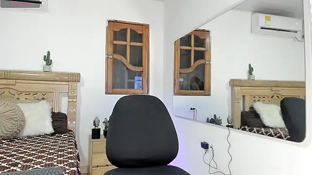 oriana rodriguez online show from March 14, 3:18 am