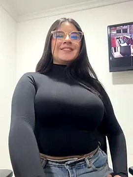 SaraBraun  online show from November 12, 7:45 pm