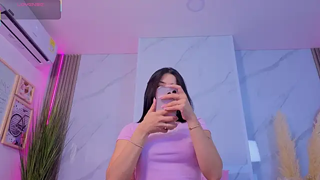 Snapshot of Chlooee__ chatting on October 17, 6:22 pm Chlooee online show from October 17, 6:22 pm
