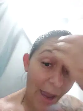 baixinhaloira online show from November 11, 2:29 am