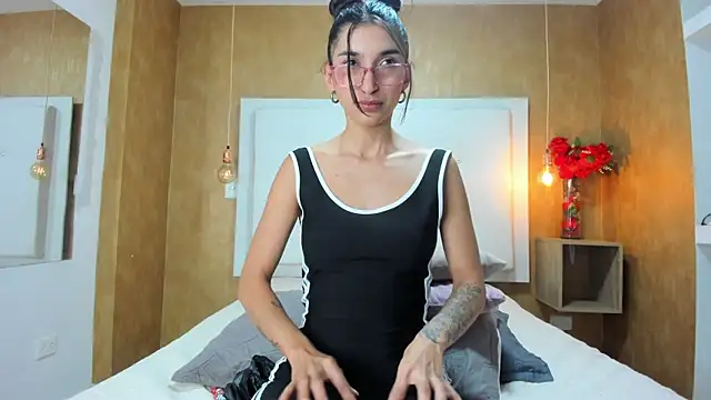 Milaspetite online show from January 16, 9:55 pm