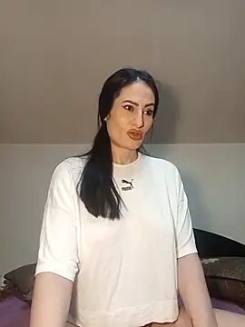 EveeRose online show from November 12, 6:44 am