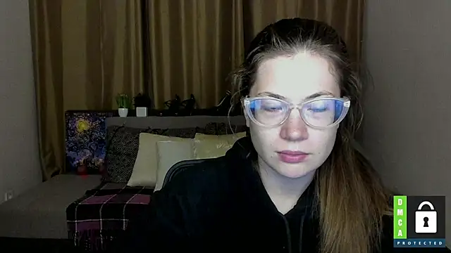 Snapshot of Alicia_redfollow chatting on September 17, 11:30 am Alicia redfollow online show from September 17, 11:30 am
