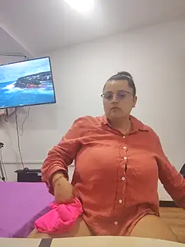 Snapshot of Miss_balloonsmila chatting on September 15, 11:01 pm Miss balloonsmila online show from September 15, 11:01 pm