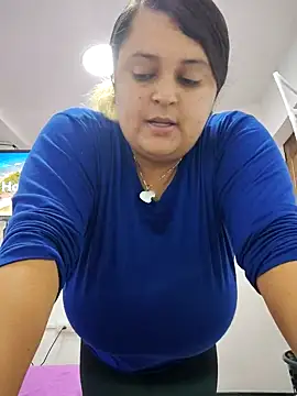 Snapshot of Miss_balloonsmila chatting on October 7, 3:55 am Miss balloonsmila online show from October 7, 3:55 am